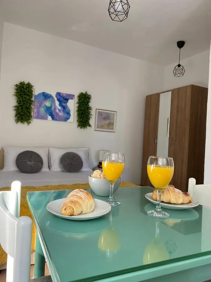 Apartment Sara Trogir 0*,  Kroatië
