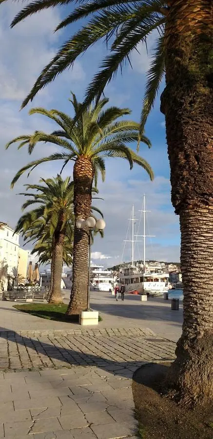 Apartment Sara Trogir 0*,