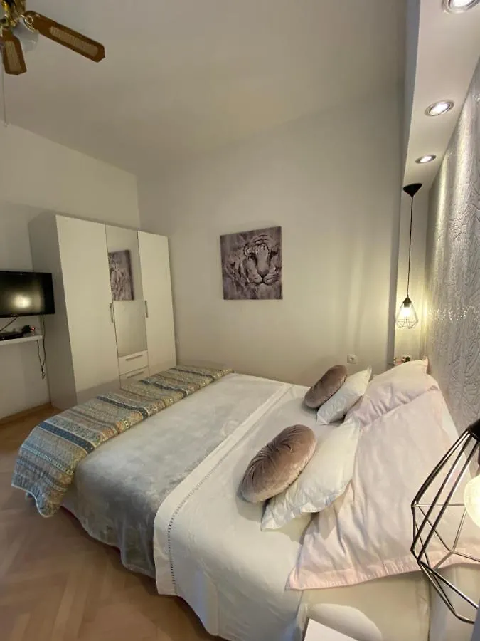 Apartment Sara Trogir 0*,
